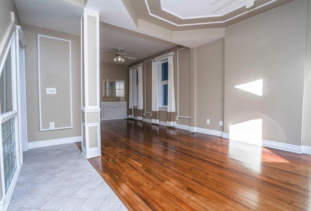 Building Photo - 2334 W Dickens Ave