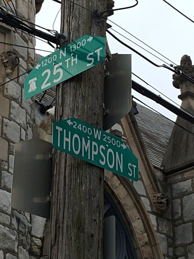 Foto del edificio - 2437 W Thompson St