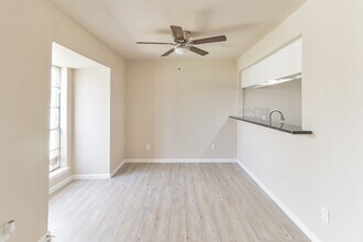 Building Photo - 6815 Beachwood St