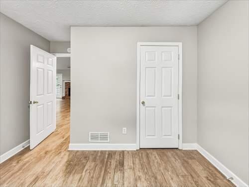 Building Photo - 2052 Bay Ct