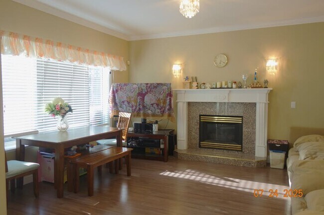 Building Photo - 3156 Silverthrone Dr