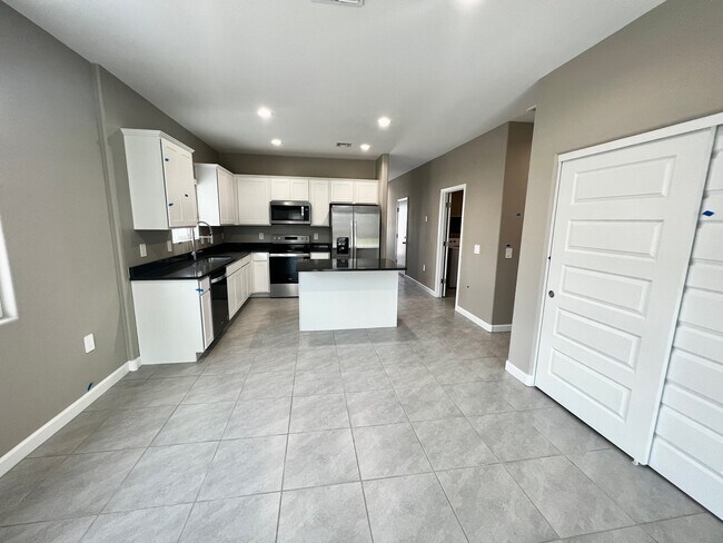 Foto del edificio - 1377 W Highland Rd