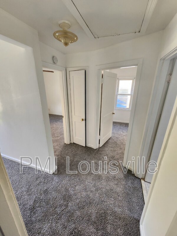 Foto del edificio - 3302 Powell Ave
