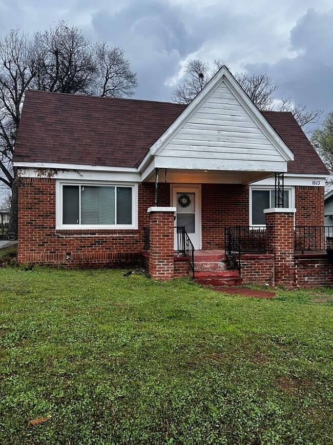 Building Photo - 1613 E Park Pl