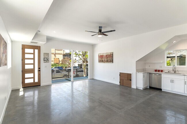 Foto del edificio - Lafayette Duplex
