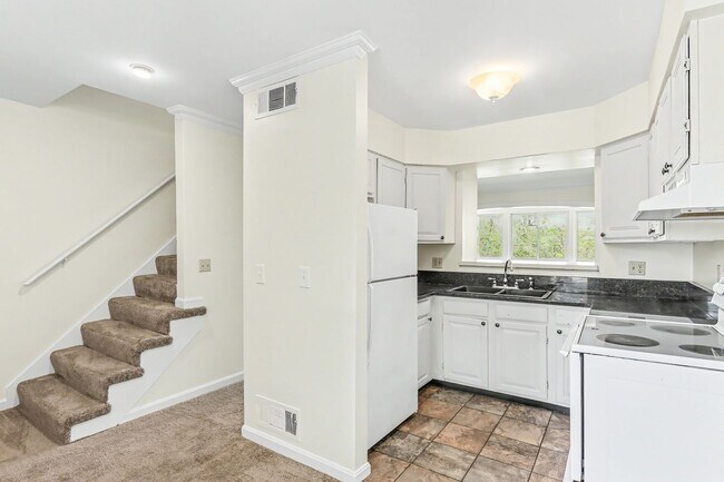 Foto del edificio - Two bedroom, one bathroom interior townhome in Mechanicsburg near Lisburn Rd.