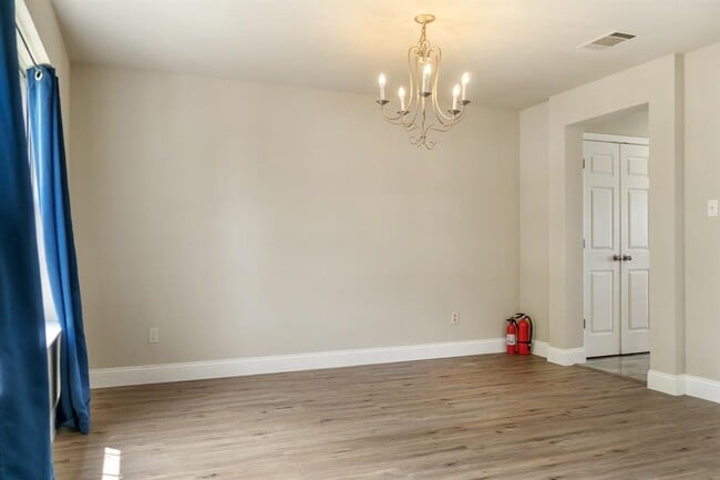 Building Photo - 5071 Marsh Ln