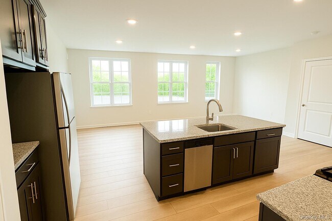 Foto del edificio - 411 Tower Ridge Cir