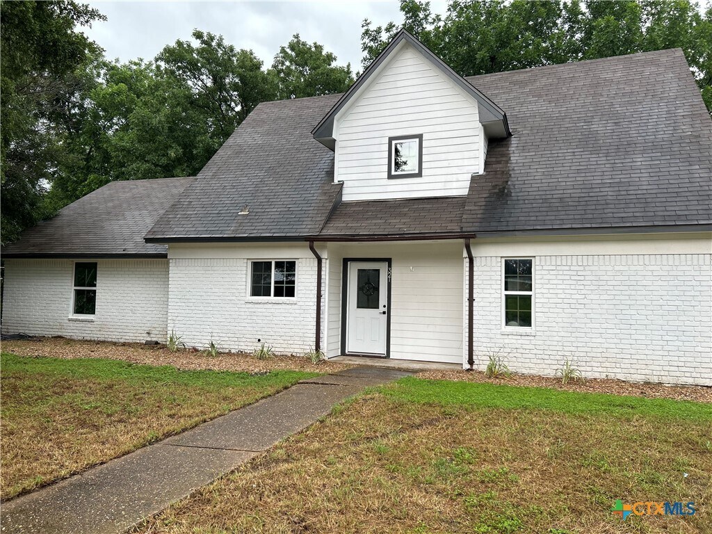 Primary Photo - 321 Crescent Dr