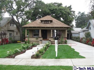 Front - 1215 N Summit Ave