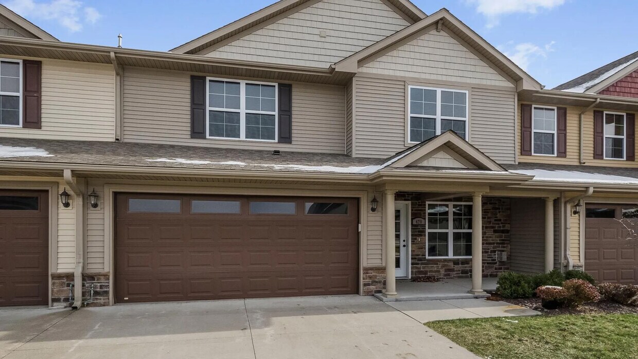 Primary Photo - 470 Cambria Dr