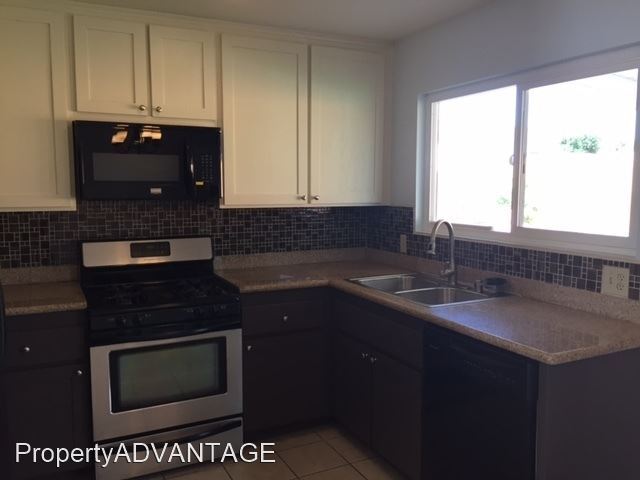 Building Photo - 3 br, 2 bath House - 697 Chimney Rock Dr