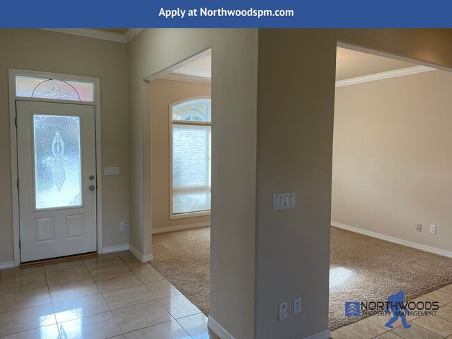 Foto del edificio - PET FRIENDLY!! Beautiful 3 Bedroom 2 Bath Home in Eagle Point Golf Course Community