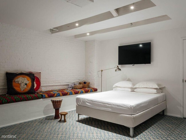 Foto del edificio - 2 br, 1 bath Apartment - 437 D St Apt 6A