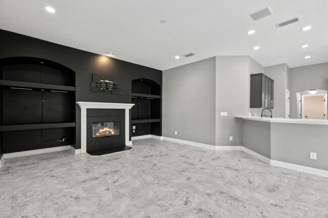 Building Photo - 14617 E Zachary Dr