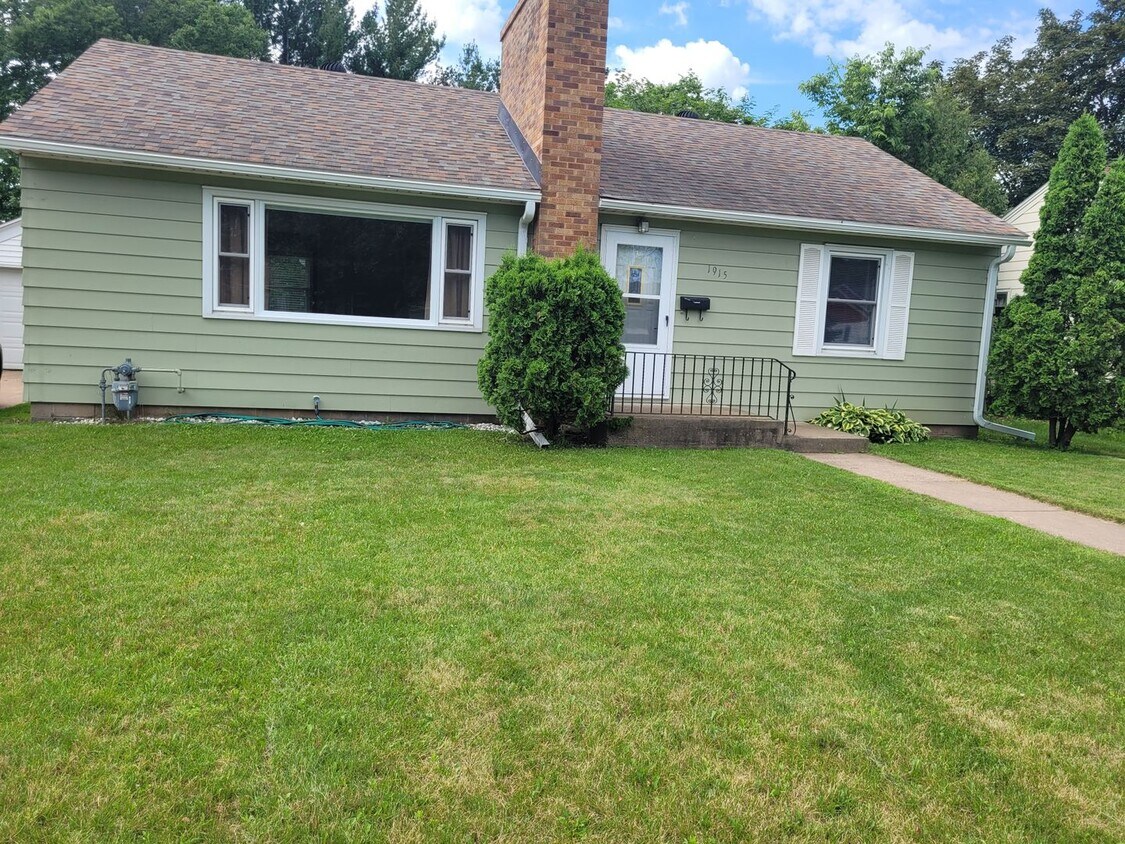 Primary Photo - $1250| 2BD 1BA| 1915 Ohm Ave | Available Now
