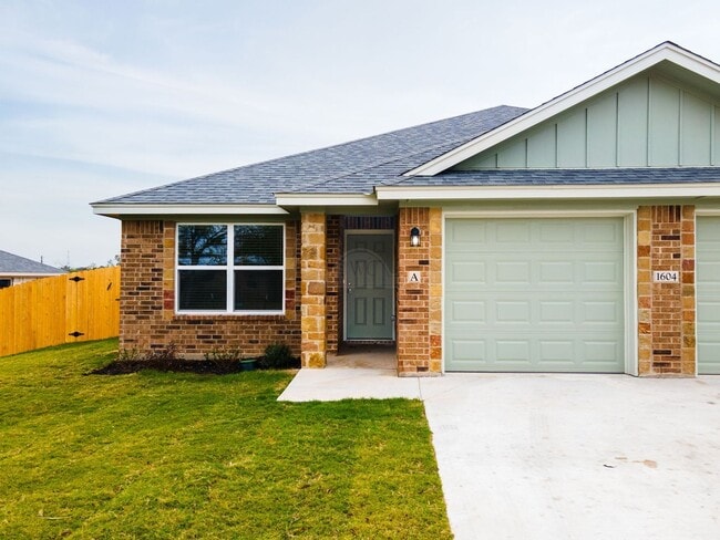 Building Photo - 1604 Pima Trail