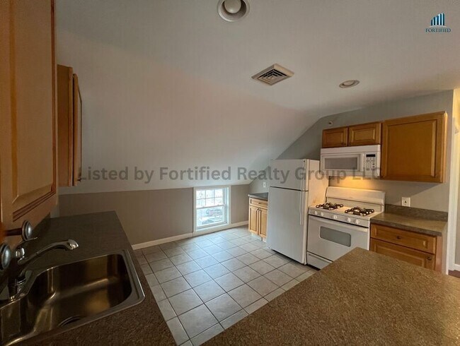 Building Photo - 21 Pear St