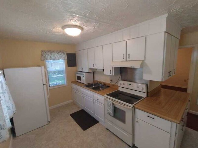Building Photo - 8743 Buttercup Street - .