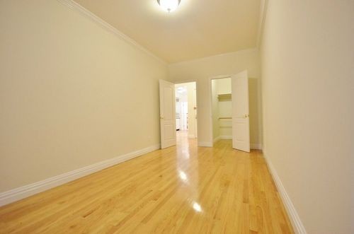 Building Photo - 121 E 79th St