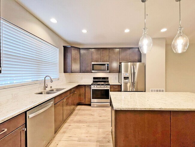 Foto del edificio - Like New Trillium Cove Townhome with Prima...