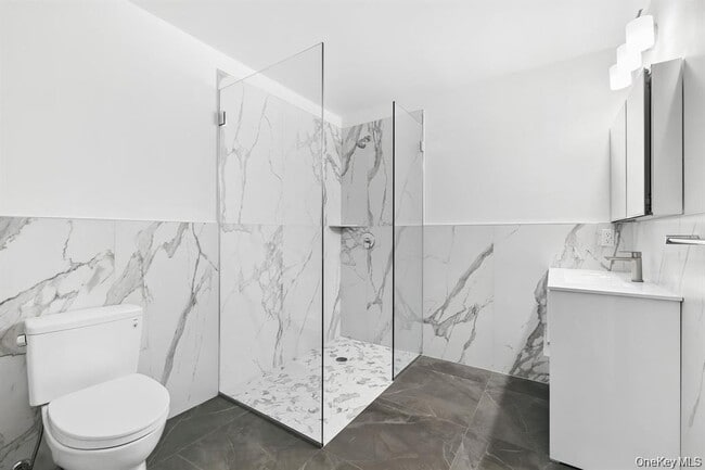 Building Photo - 199 E Post Rd