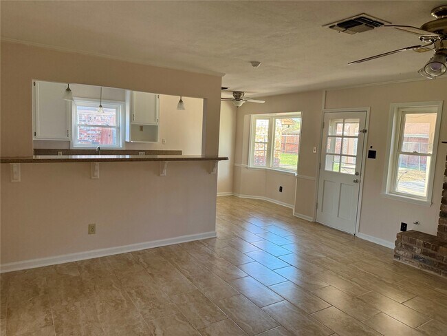 Building Photo - 1109 Sally Anne Dr