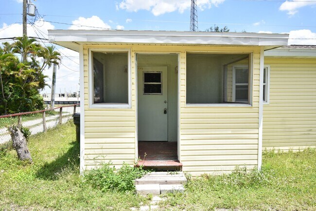 Building Photo - Available Now  with $300 move in special