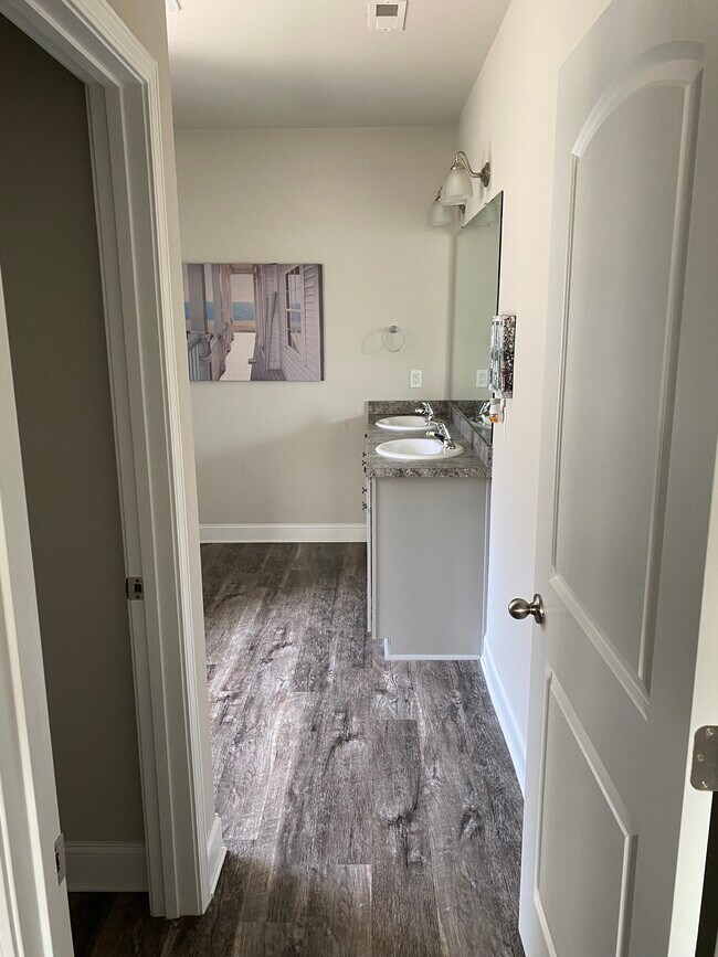 Foto del edificio - 6501 Jacaranda Dr NW