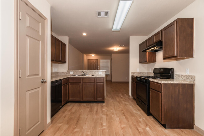 Foto del edificio - 5702 S Brenwood Dr