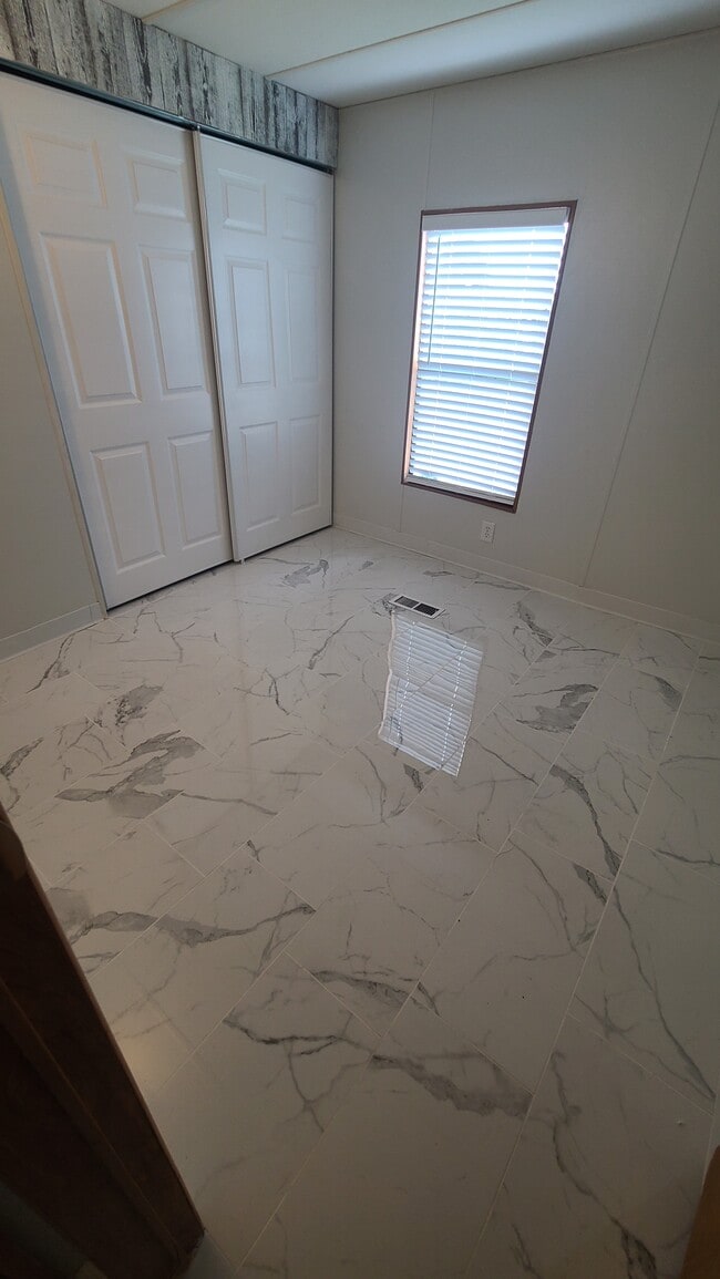 Building Photo - 2901 Stallion Dr