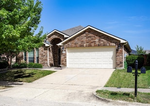 Building Photo - 2048 Lake Trail Dr