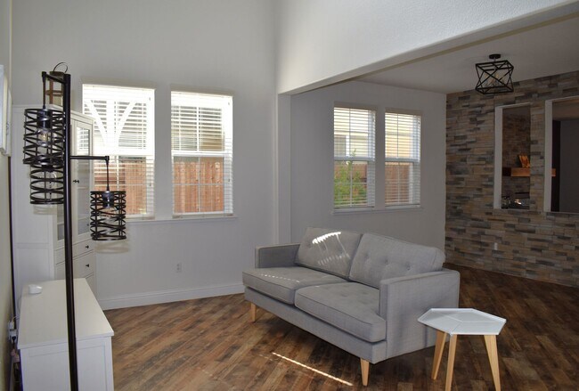 Foto del edificio - Resident Benefit Package Property