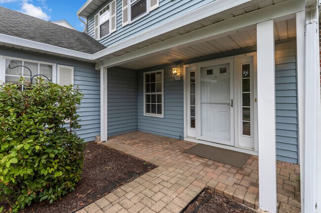 Building Photo - 2S601 River Oaks Dr