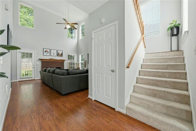 Building Photo - 983 Aspen Dr
