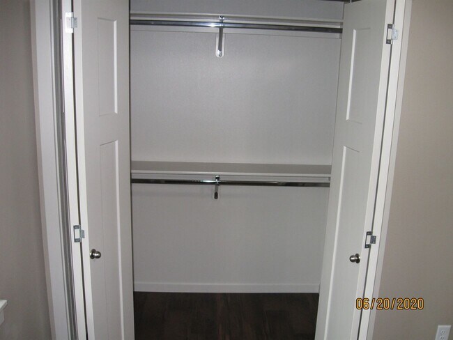 Foto del edificio - Must See 3 Bedroom with Fenced Yard!