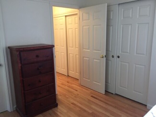 Foto del edificio - Light-Filled 3bedroom/2bath Near Highway &...