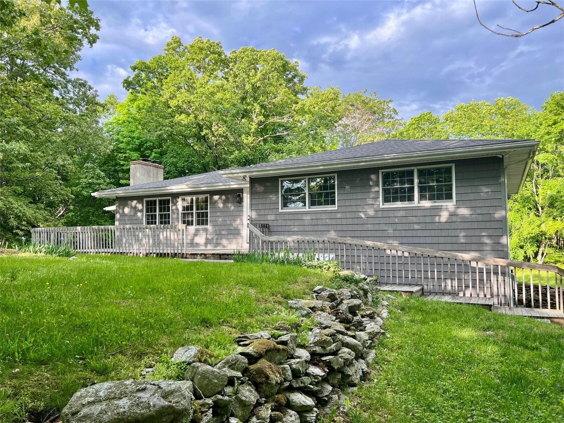 Primary Photo - 422 Stanford Rd