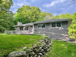 Building Photo - 422 Stanford Rd