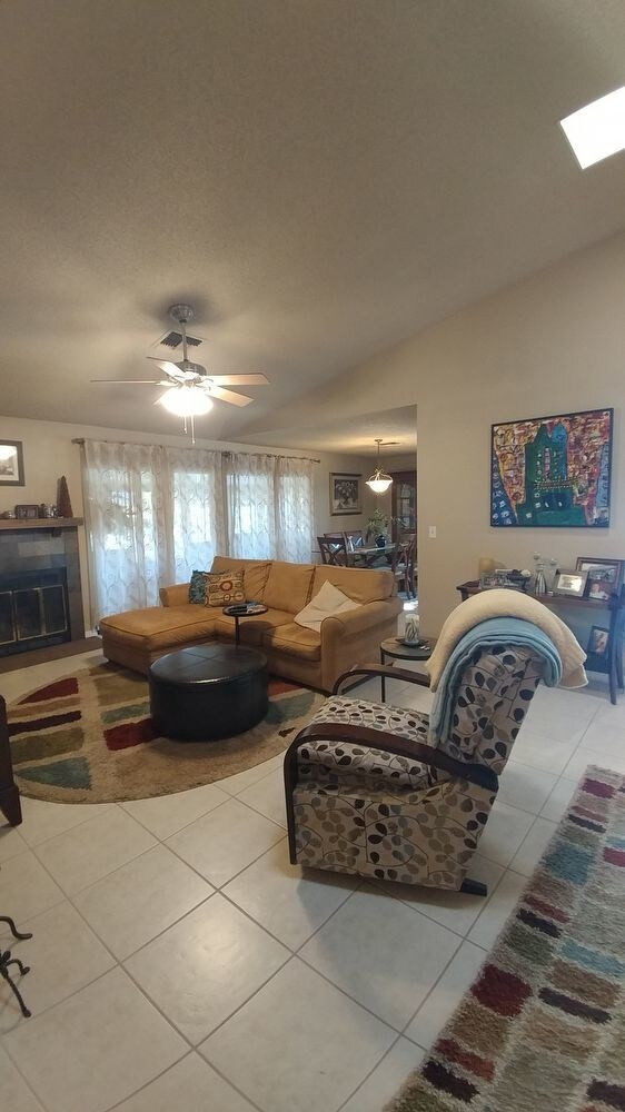 Building Photo - Gorgeous VILLA in Tarpon Springs FOR RENT