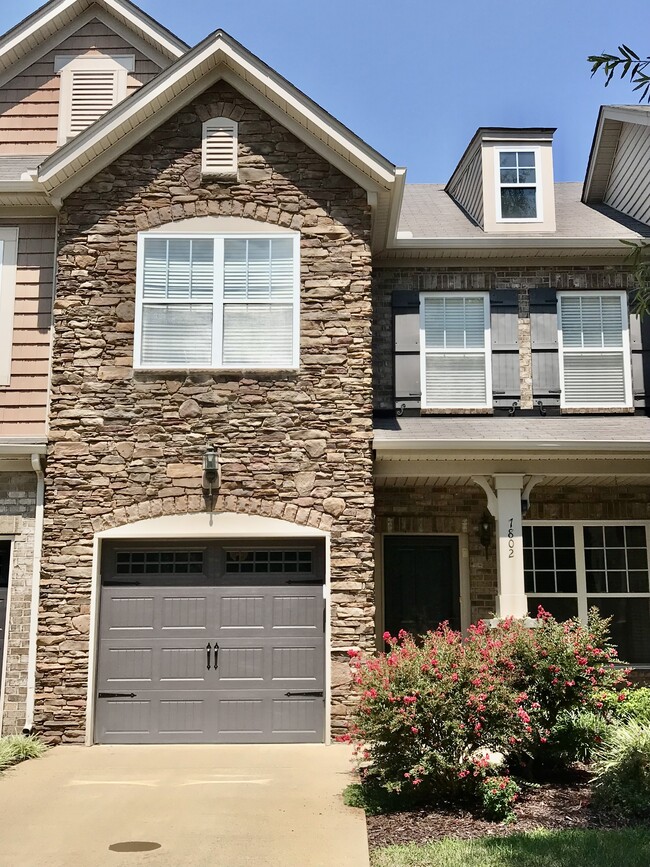 Building Photo - 7802 Kemberton Dr W