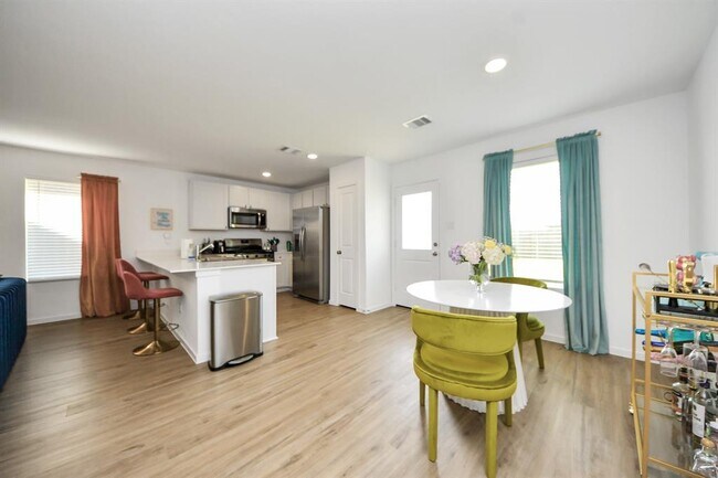 Building Photo - 21641 Balzola Ln