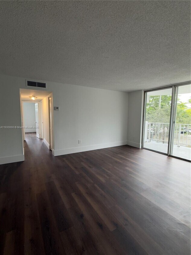 Foto principal - 482 NW 165th St