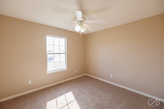 Foto del edificio - For Lease