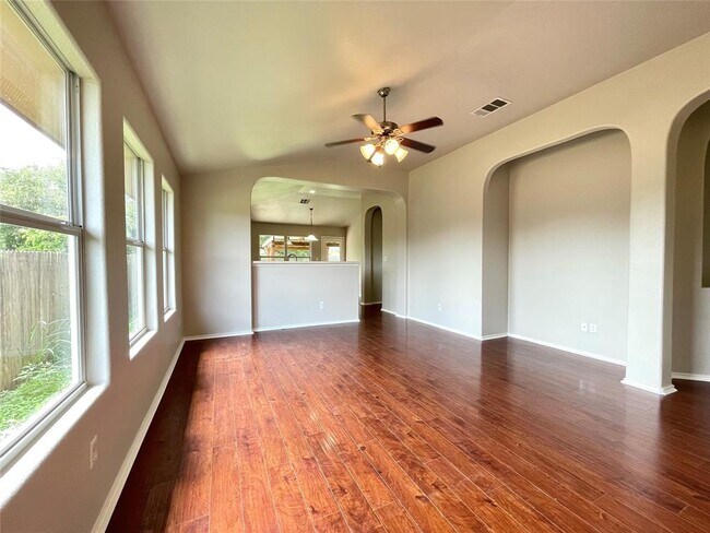 Building Photo - 3101 Barksdale Dr