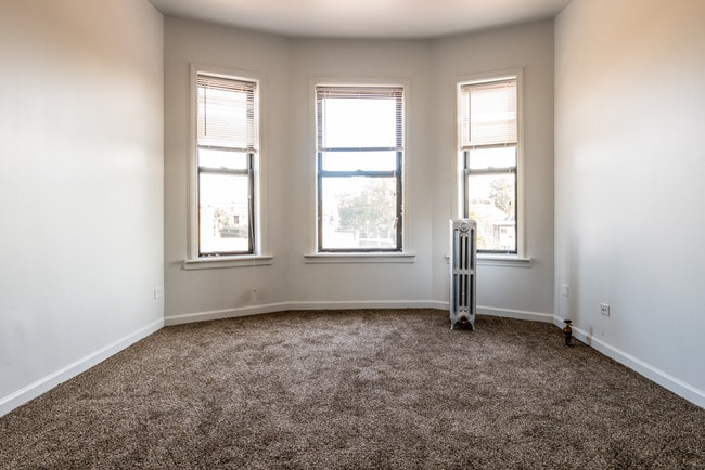 Foto del edificio - 330 N Pine Ave Chicago, IL 60644