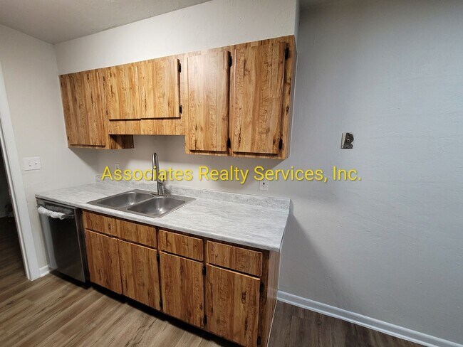Building Photo - Move in Special! NW Gainesville