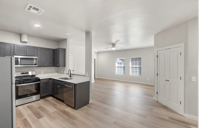 Building Photo - 5130 Brooke Rd