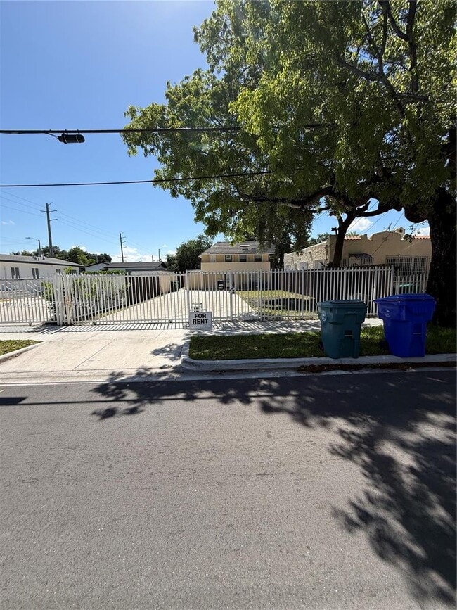 Foto del edificio - 6716 NW 6th Ave