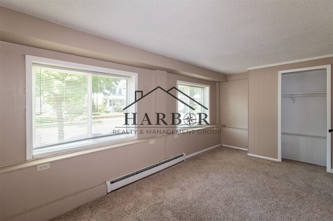 Building Photo - Spacious 2-Bedroom Living in the Heart of Rochester